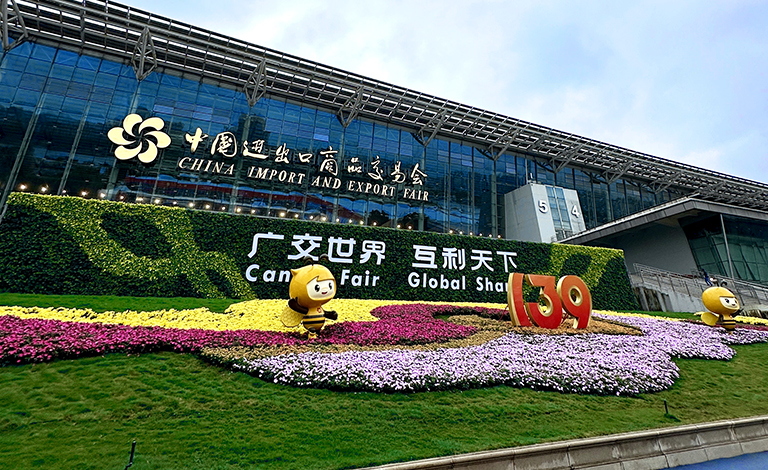 现场视频｜广交会第二期首日，伟业陶瓷展位人气拉满！